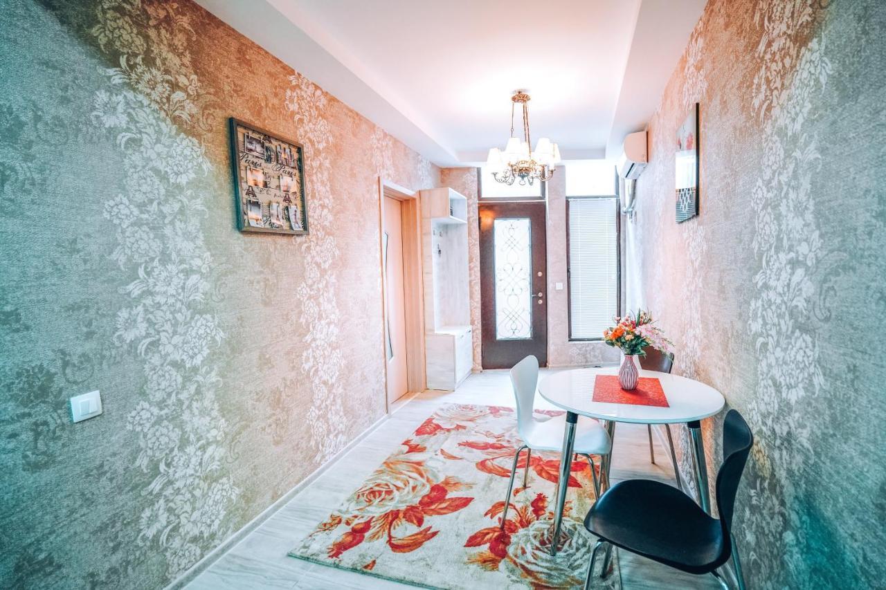 Second House Rustaveli Apartment Tbilisi Luaran gambar
